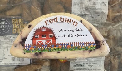 Block of Wensleydale & blueberry cheese (900g+)