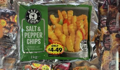 salt & pepper crinkle chips 1kg (limited edition)