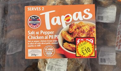 Salt & pepper chicken al pil pil (chicken strips) tapas collection