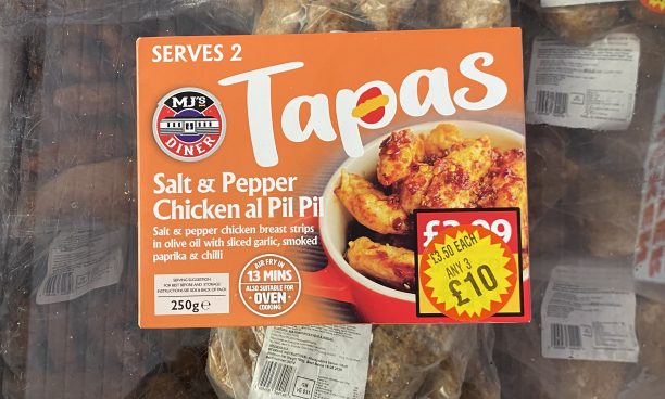 Salt & pepper chicken al pil pil (chicken strips) tapas collection
